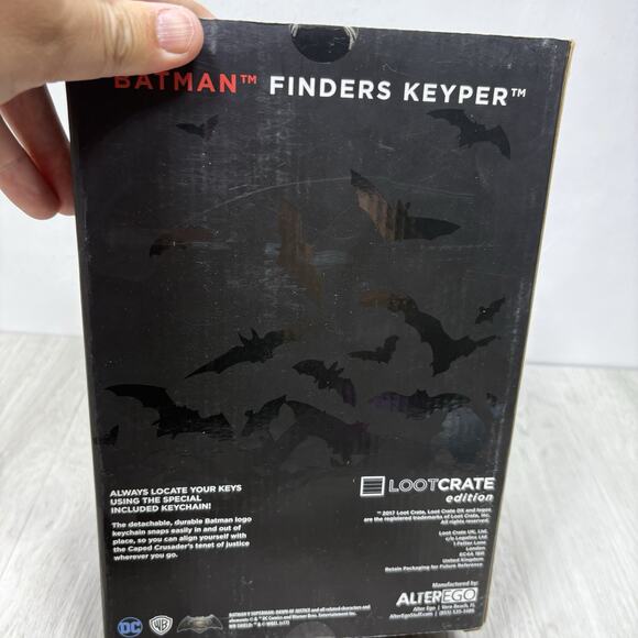 DC Comics BATMAN Finders Keyper Statue ~ Loot Crate DX Exclusive Edition - Picture 14 of 16